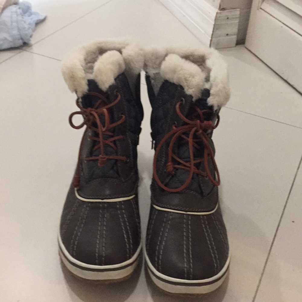 Women’s snow / cold weather boots
